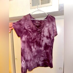 Tie-dye American Eagle V-neck soft style shirt.  Maroon XL
